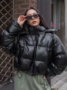 Women’s Black Cropped Puffer Jacket - High Collar Winter Coat
